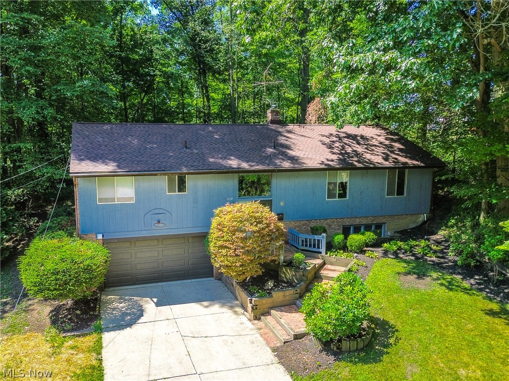 1512 Tiffany Circle Property Photo 1