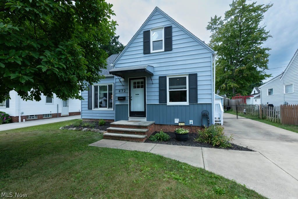 472 E 329th Street Property Photo 1
