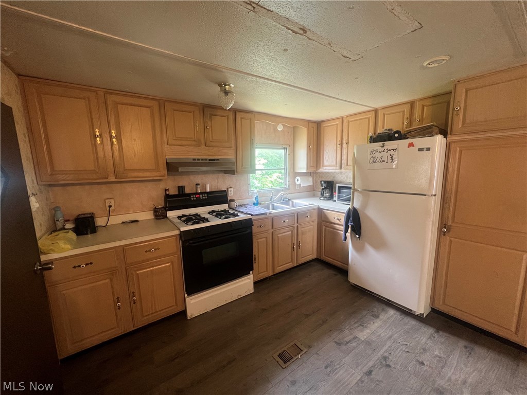 4300 Creek Road Property Photo 7
