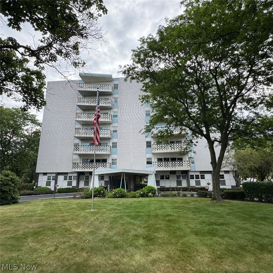 275 N Portage Path Property Photo 1