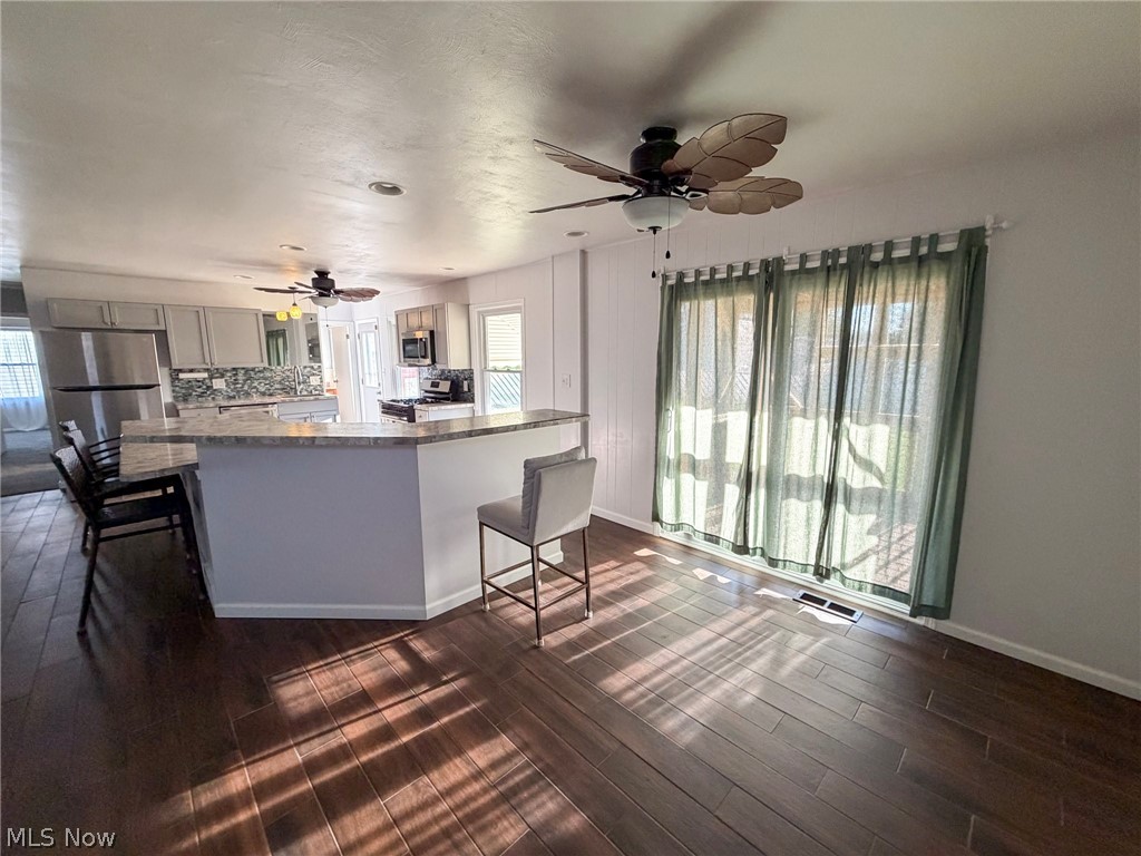 568 Purdue Avenue Property Photo 8