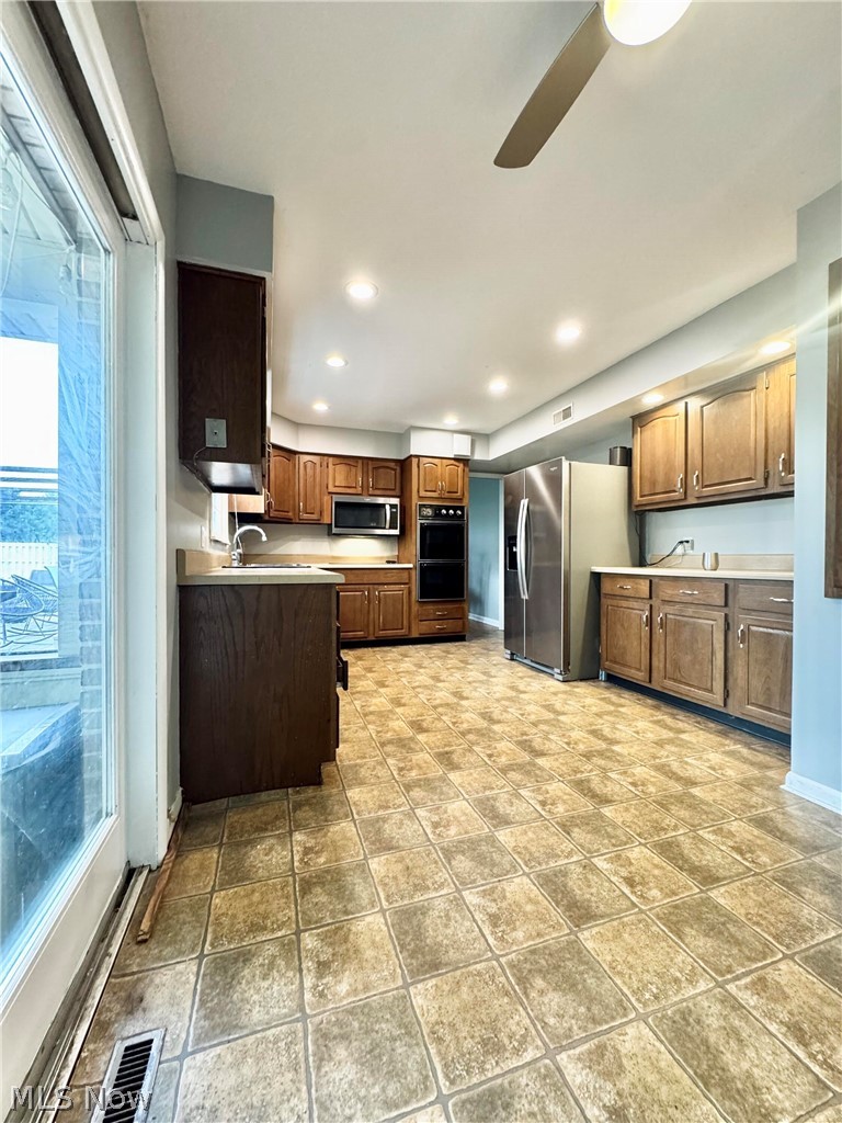 1560 Fairway Drive Property Photo 3