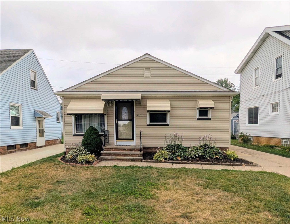 3207 Wellington Avenue Property Photo 1