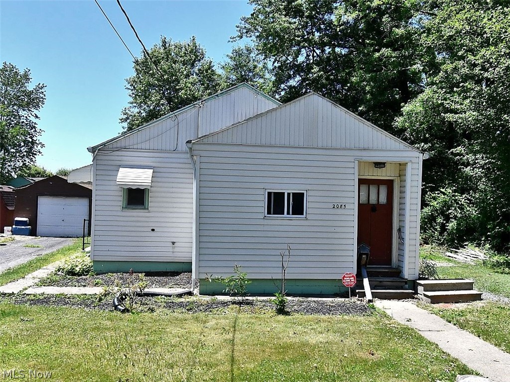2085 Clermont Avenue Ne Property Photo 1