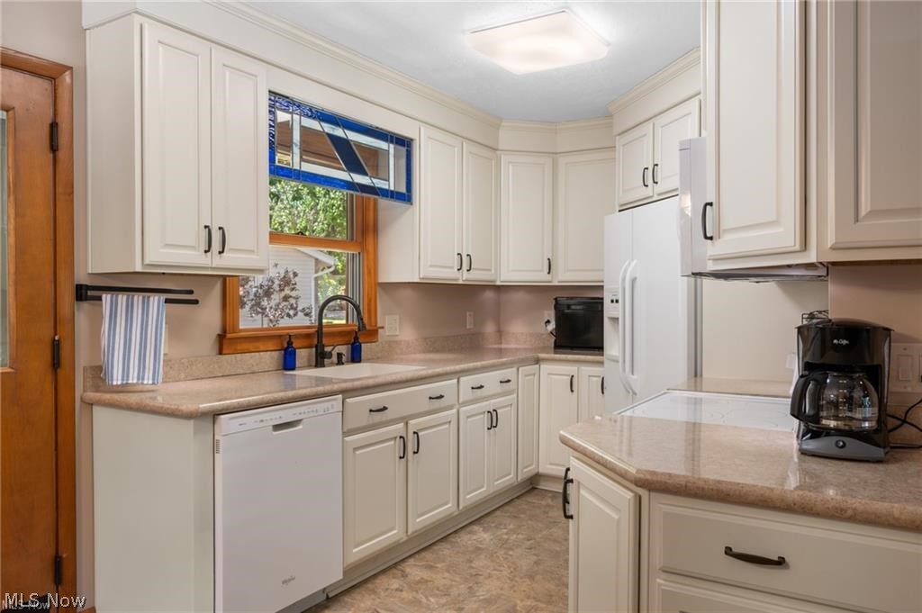 685 Sunnyside Property Photo 16