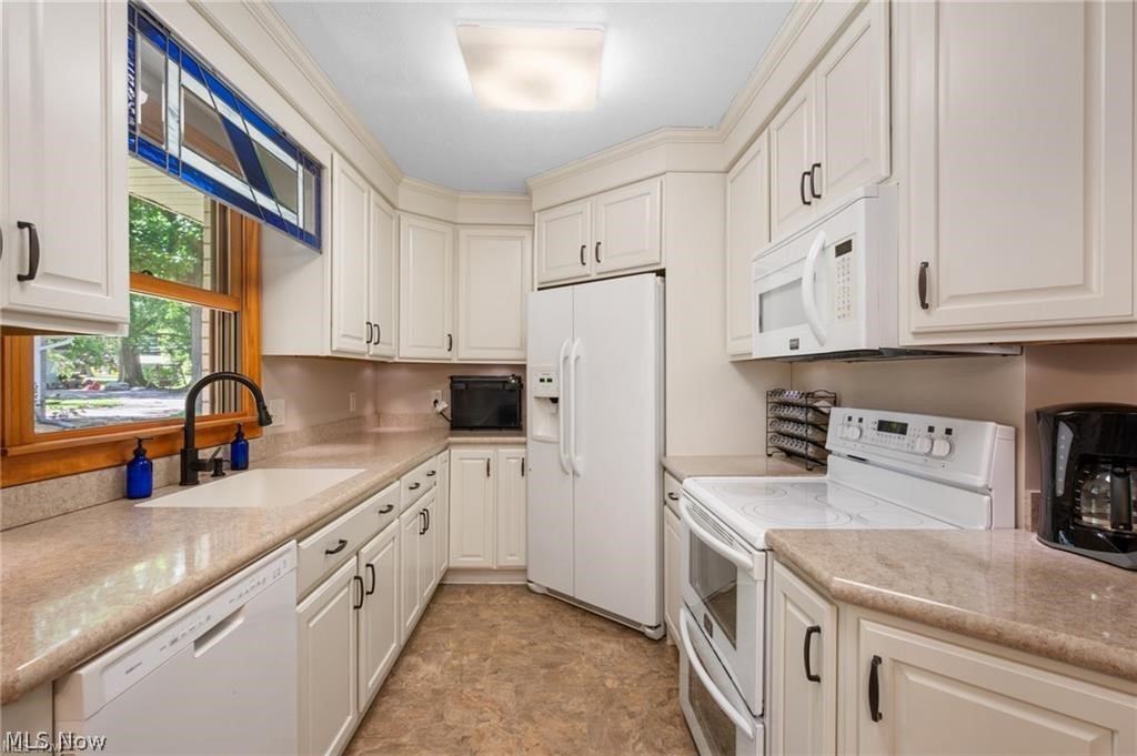685 Sunnyside Property Photo 17