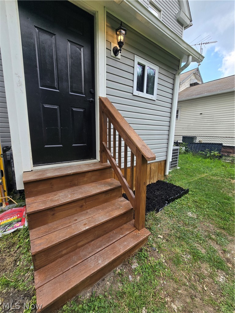 747 W River Road N Property Photo 8