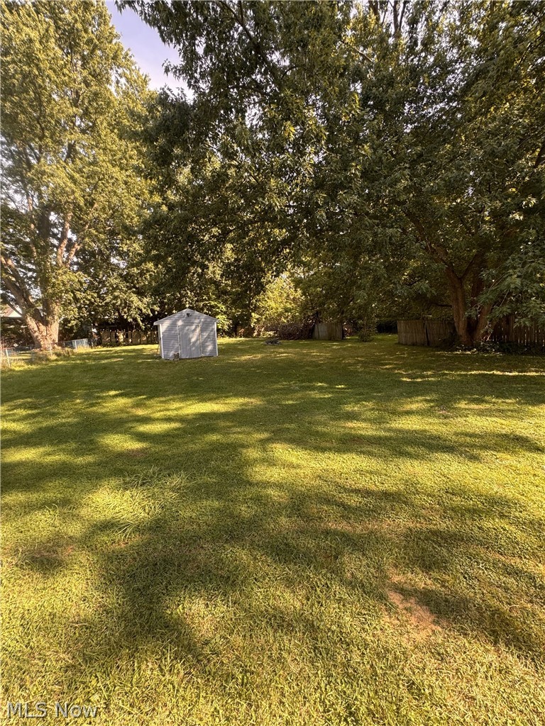 747 W River Road N Property Photo 10