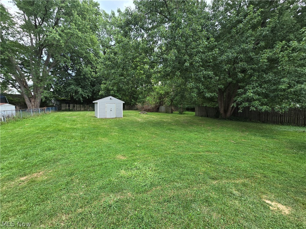 747 W River Road N Property Photo 11