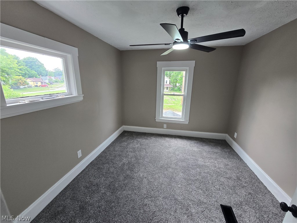 747 W River Road N Property Photo 28