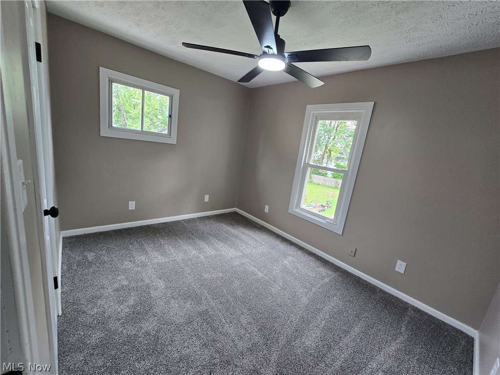 747 W River Road N Property Photo 32