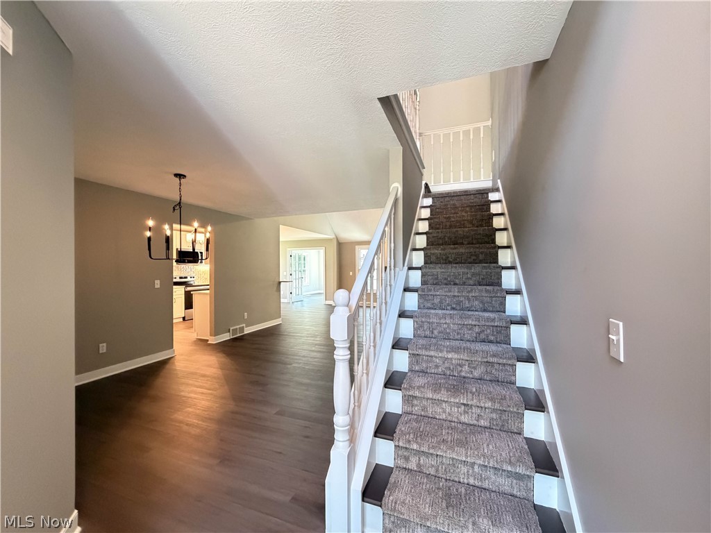 90 Lake Pointe Circle Property Photo 4