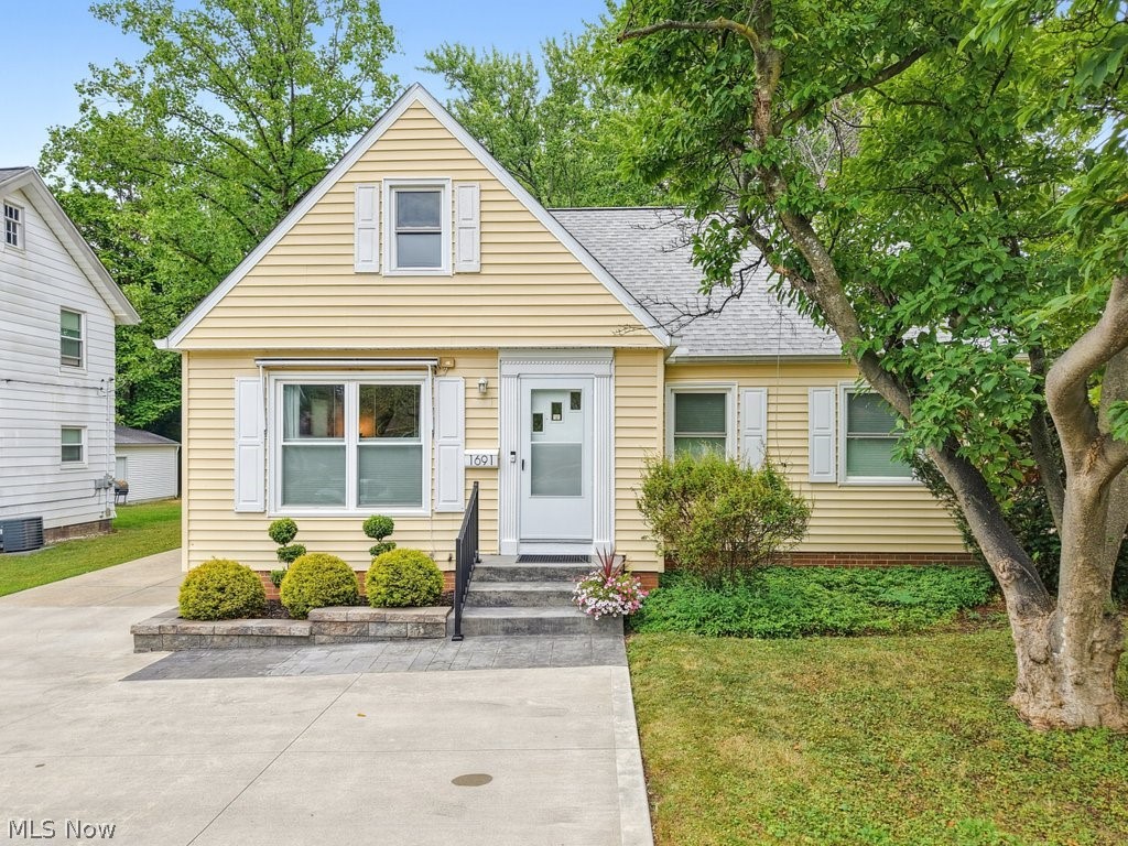 1691 S Green Road Property Photo