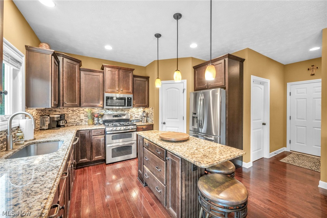 8006 Dovegate Circle Property Photo 21
