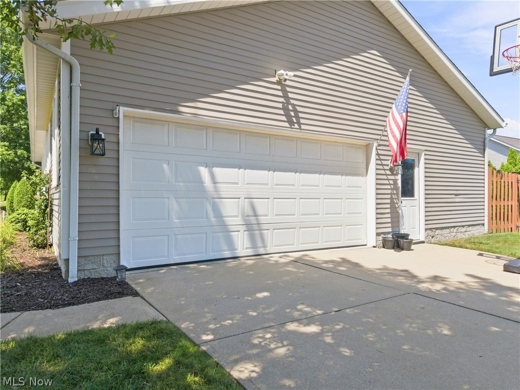 2553 Diamond Street Ne Property Photo 4