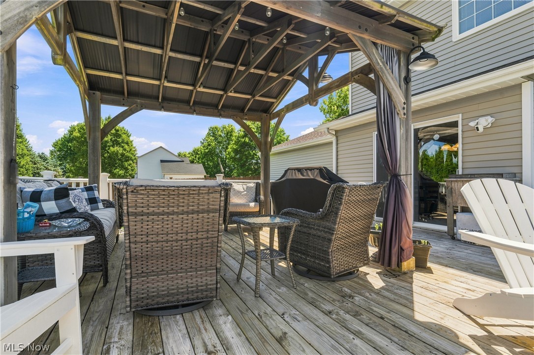 2553 Diamond Street Ne Property Photo 5