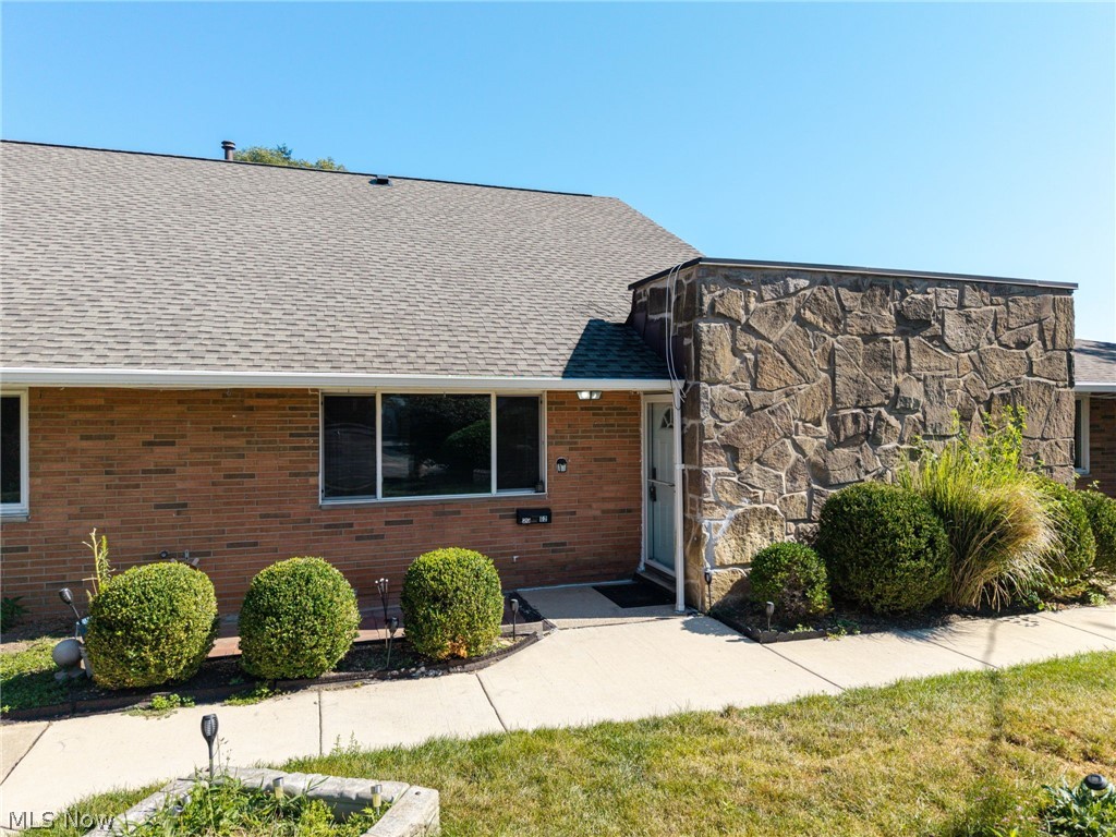 21860 River Oaks Drive 2g Property Photo 1
