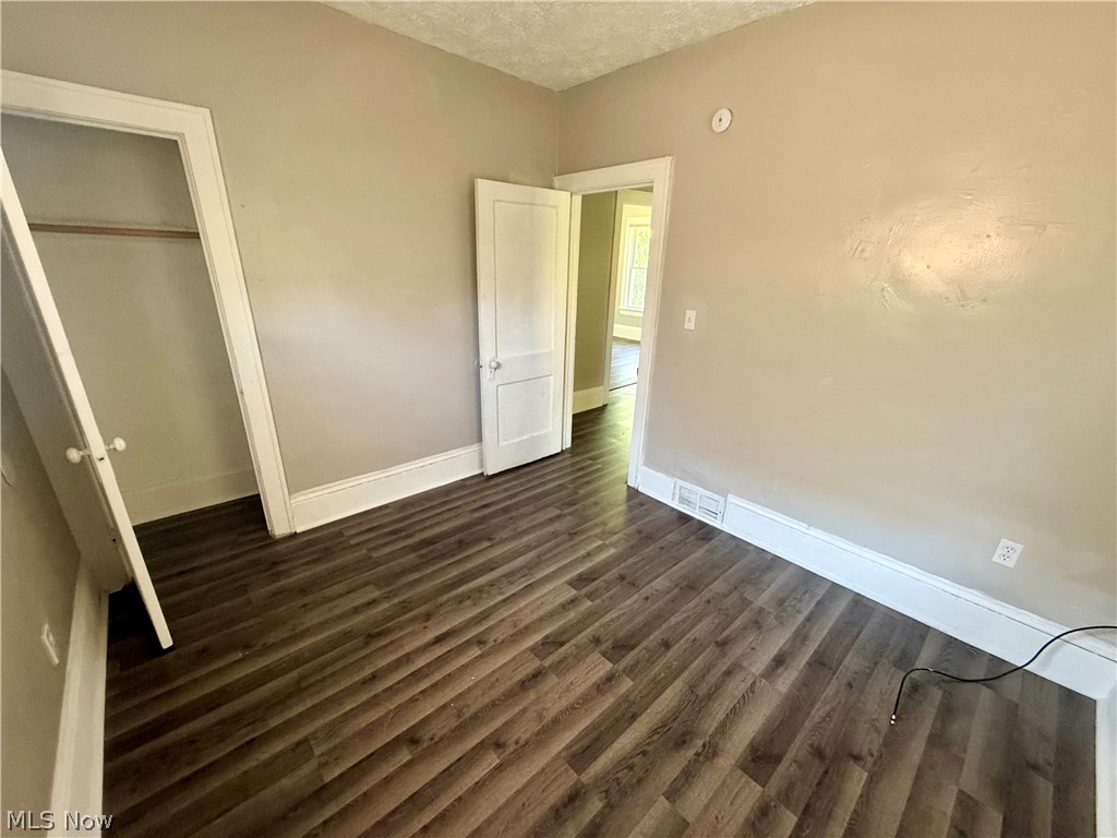 866 Beardsley Street 2 Property Photo 6