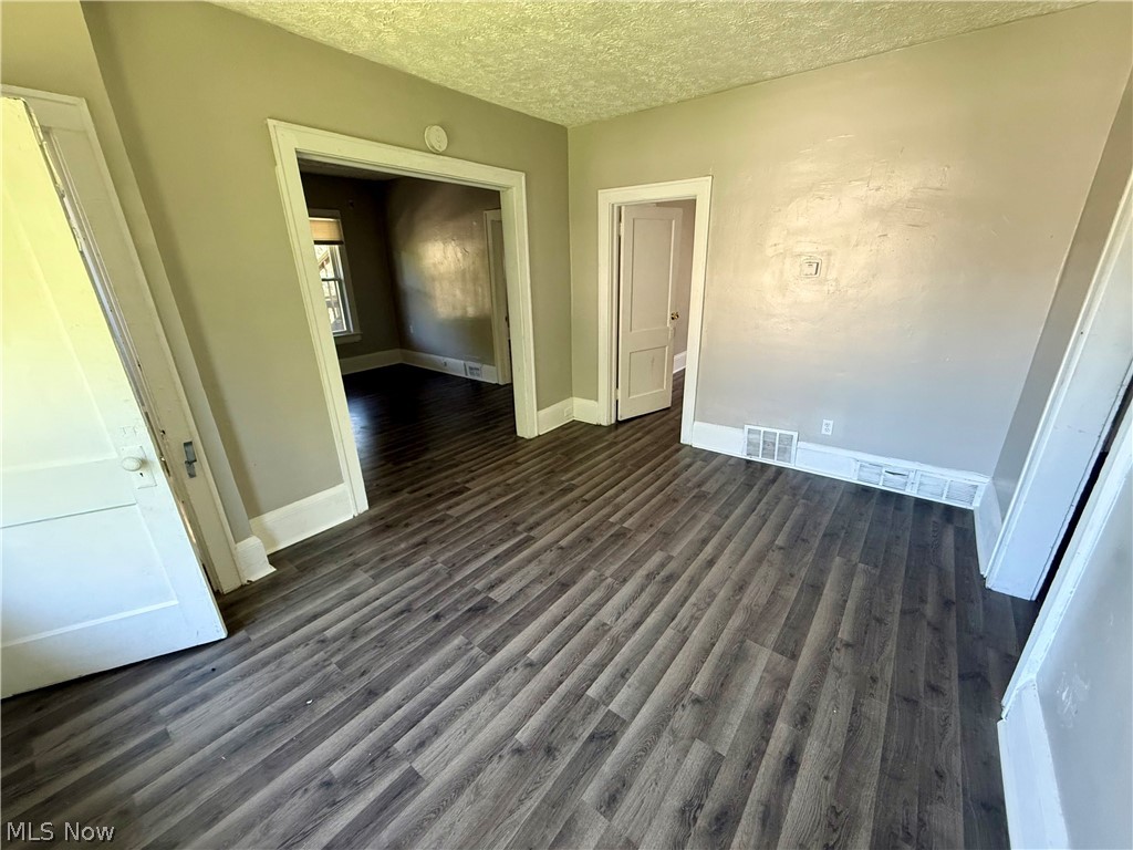 866 Beardsley Street 2 Property Photo 8