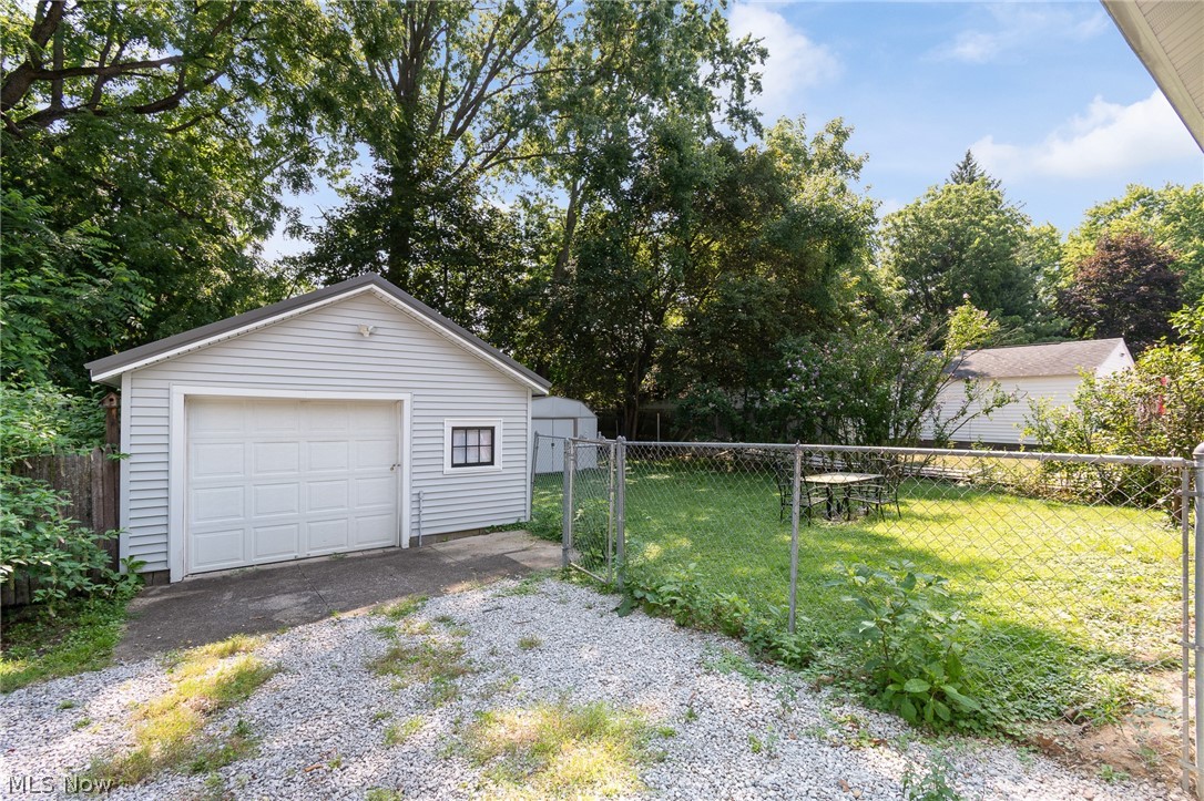 223 Hawk Avenue Property Photo 28