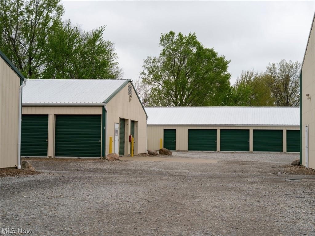 36 Willow Street Property Photo 33