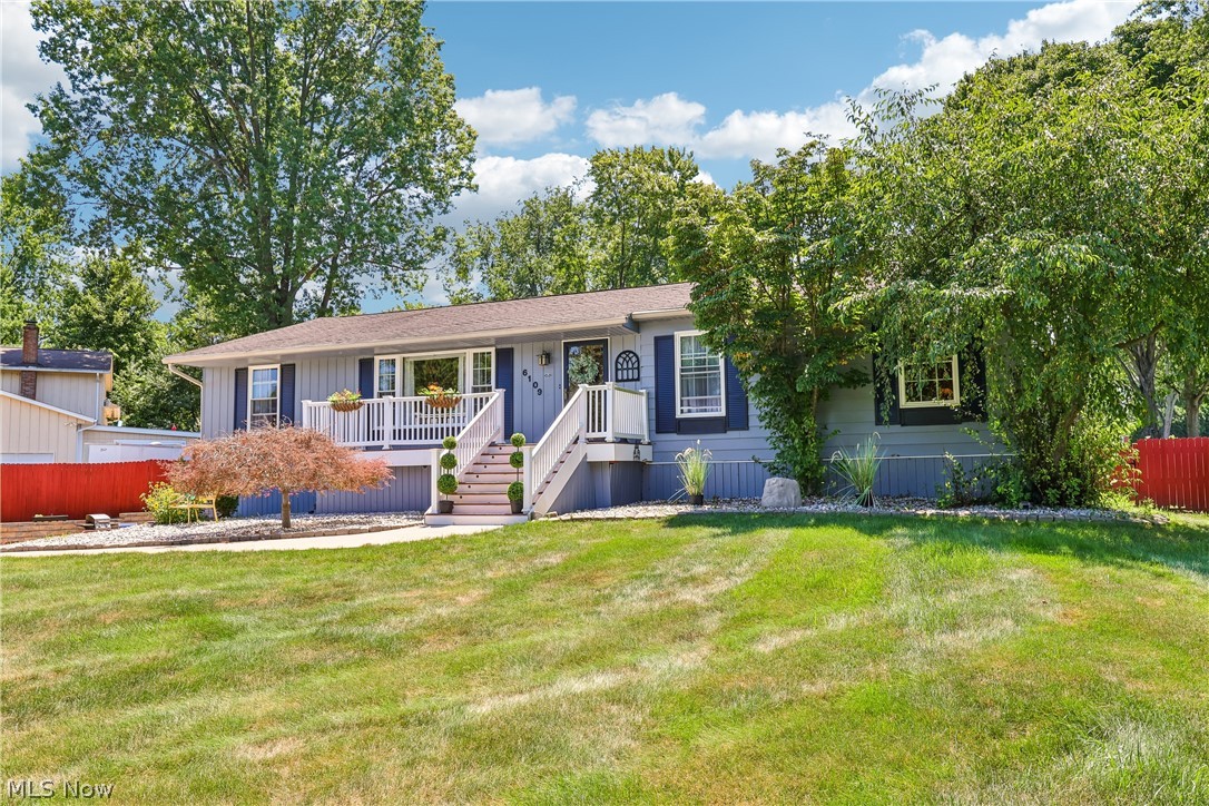 6109 N Oval Road Property Photo 3