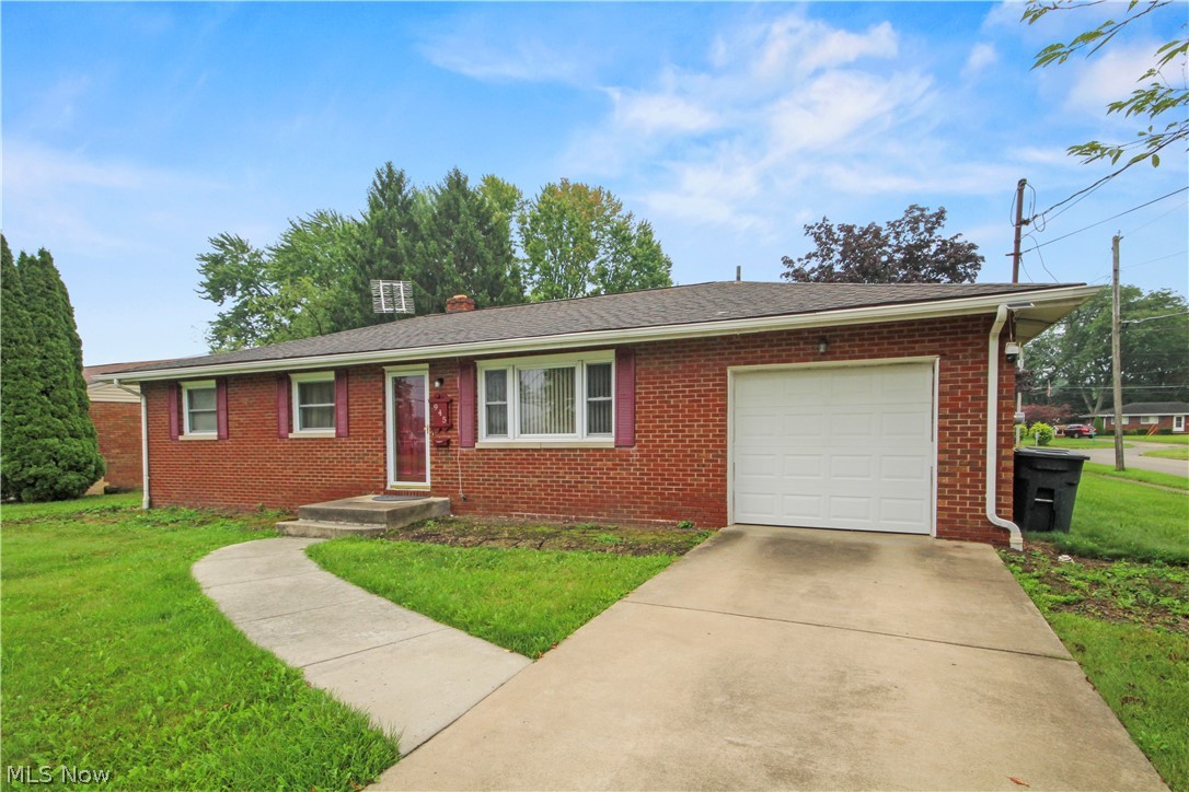 945 Larkridge Avenue Property Photo 1