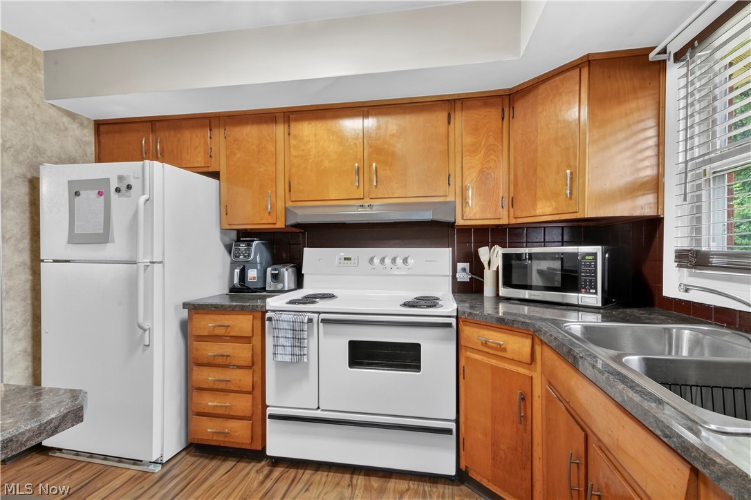 945 Larkridge Avenue Property Photo 7