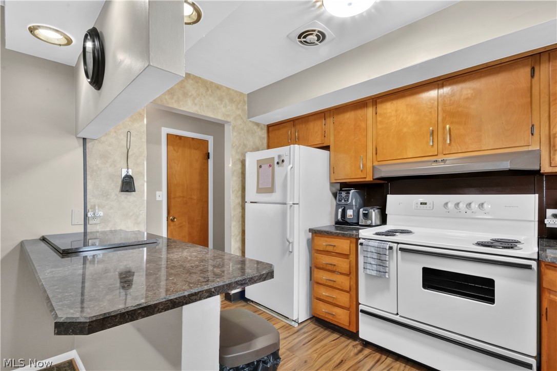 945 Larkridge Avenue Property Photo 8