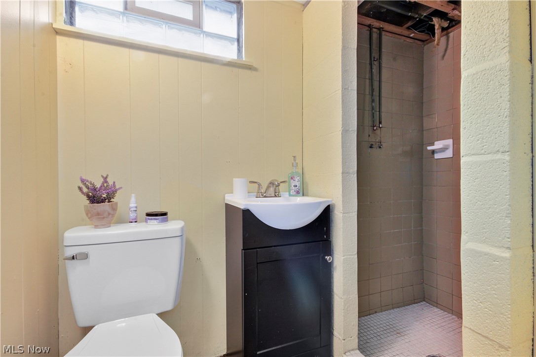 945 Larkridge Avenue Property Photo 16