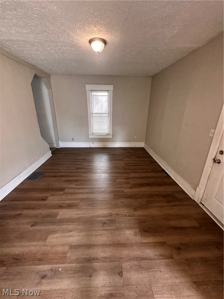 1061 Ackley Street Property Photo 8