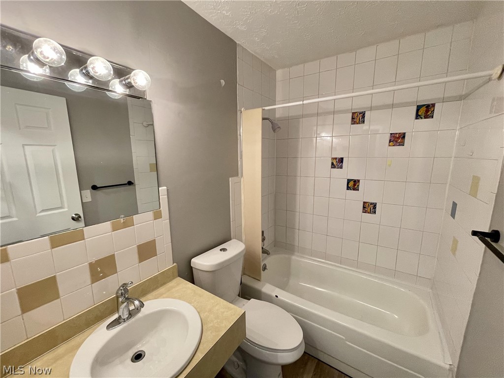 480 Massillon Road L Property Photo 5