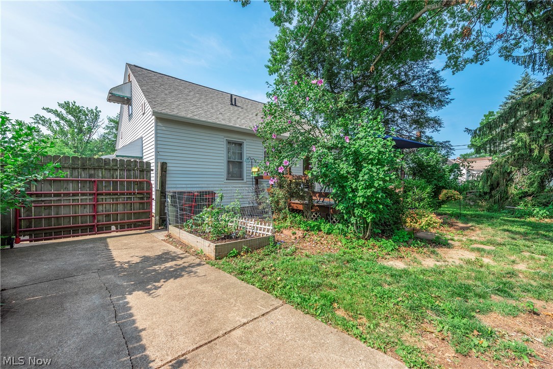 455 11th Street Property Photo 9