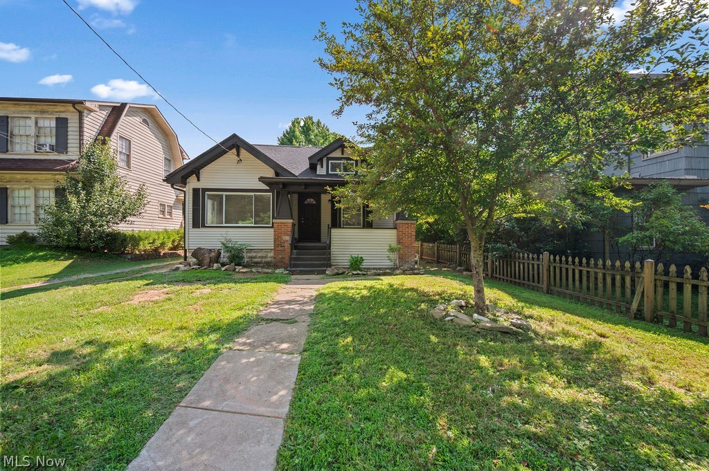 906 Lakeview Drive