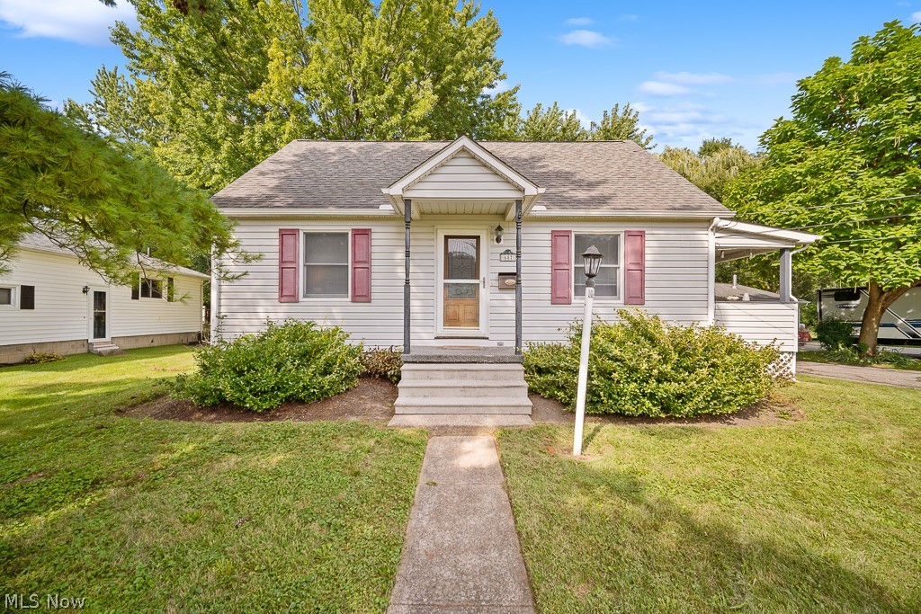 687 Elyria Avenue Property Photo 1