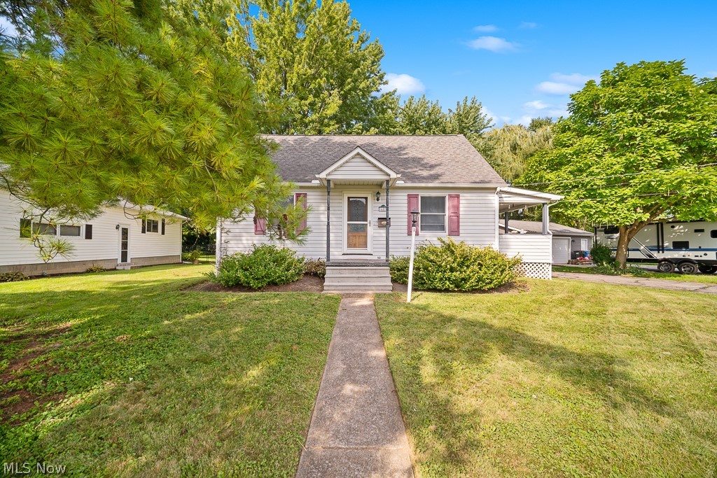 687 Elyria Avenue Property Photo 2
