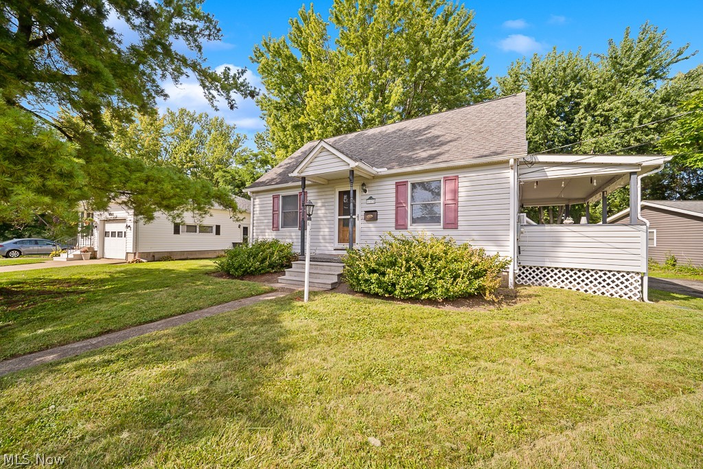 687 Elyria Avenue Property Photo 3