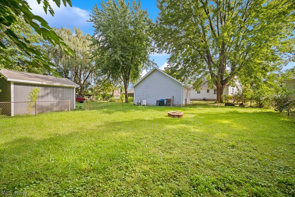 687 Elyria Avenue Property Photo 9
