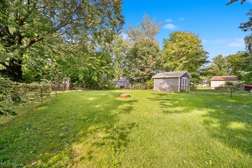 687 Elyria Avenue Property Photo 10