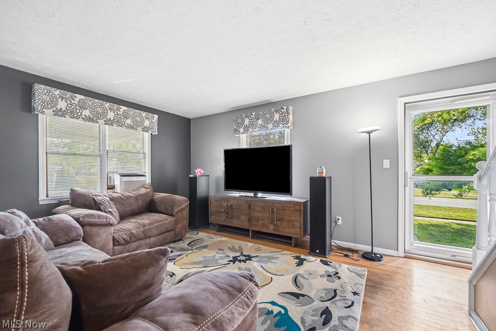 687 Elyria Avenue Property Photo 12