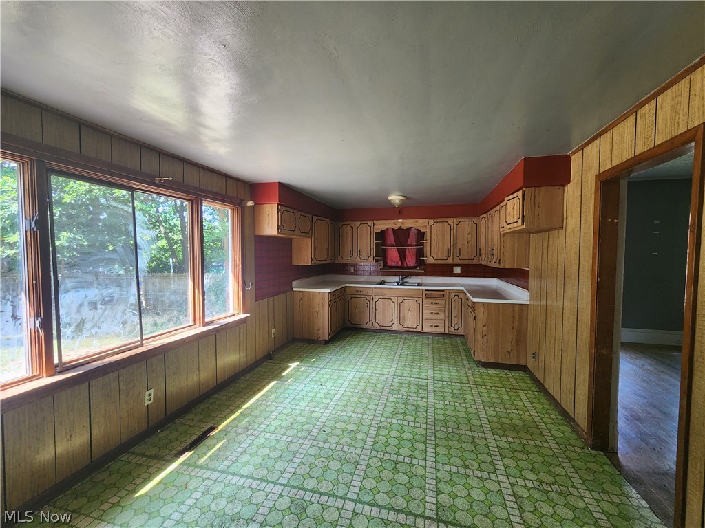 607 Aetna Street Property Photo 2