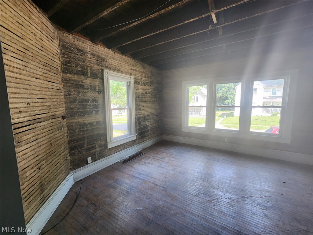 607 Aetna Street Property Photo 6
