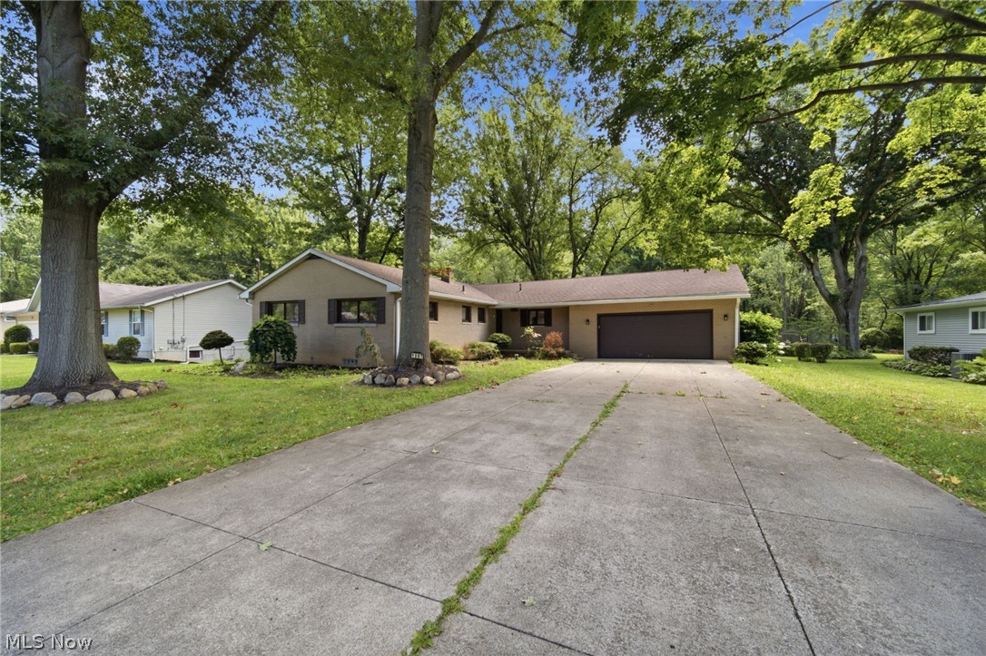 1097 Oak Tree Road Property Photo 2