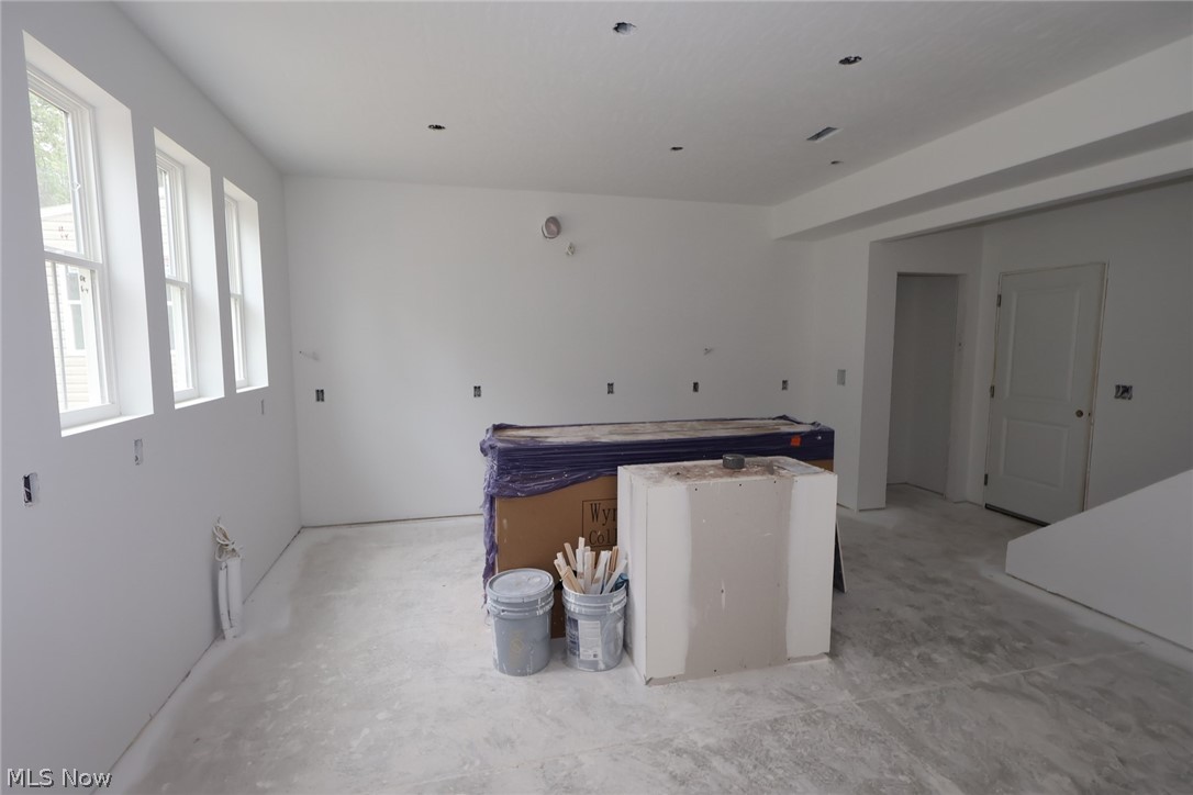 288 N Lighthouse Oval Property Photo 4
