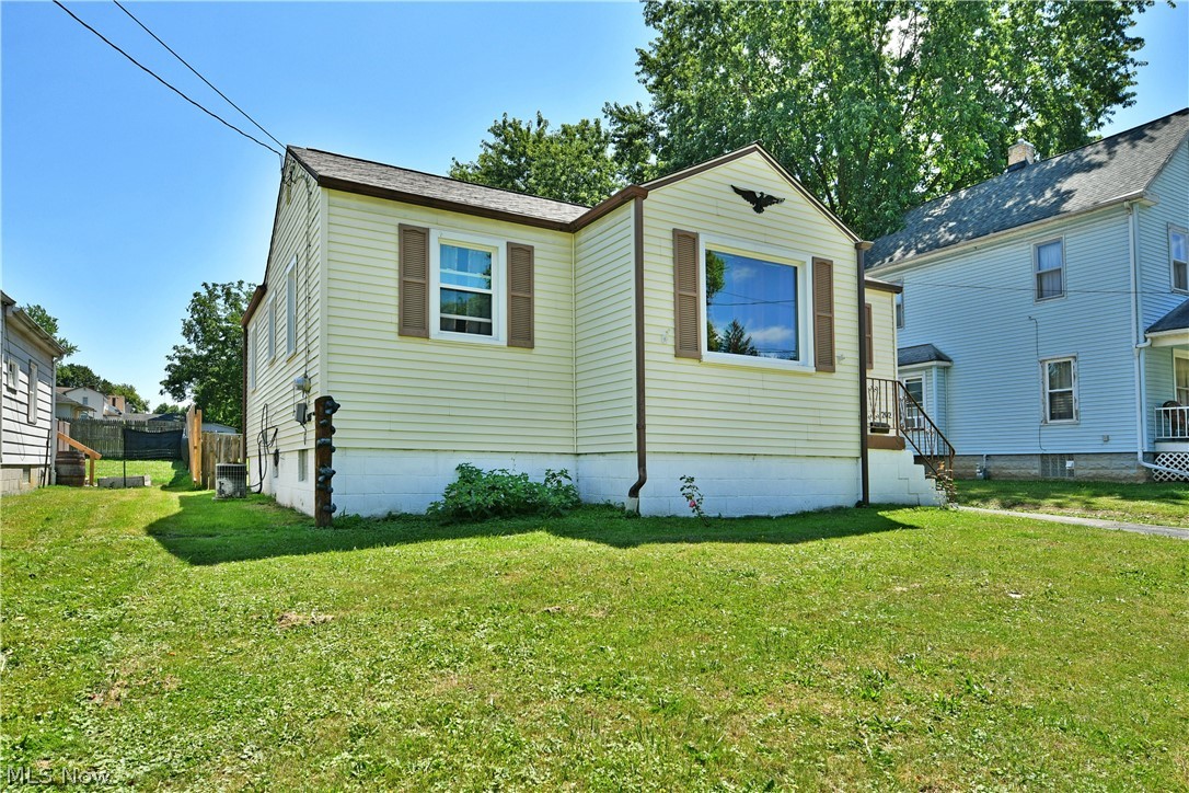 202 Elm Street Property Photo 3