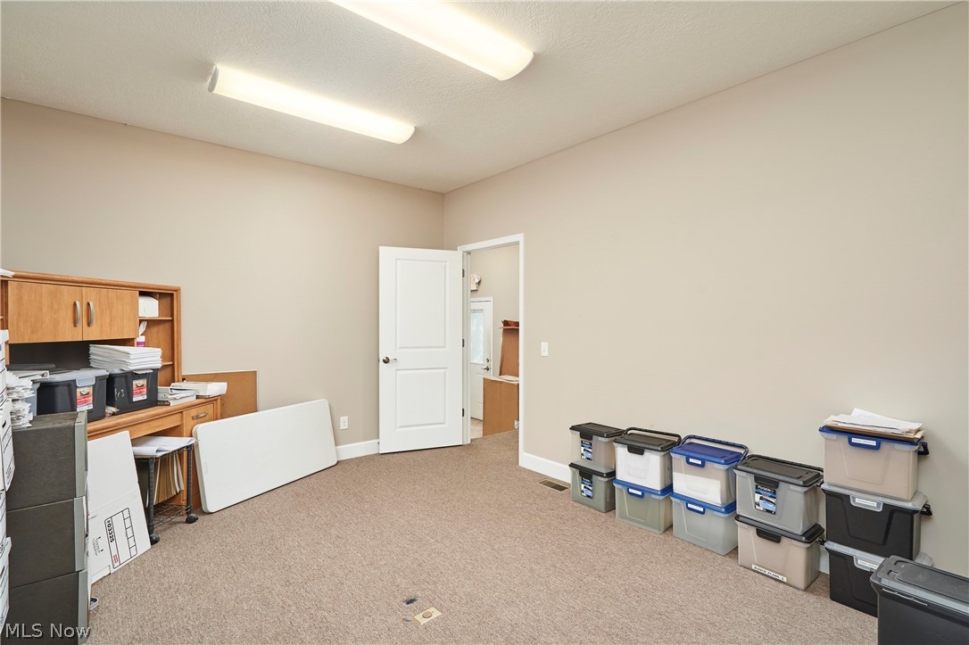 4250 Lynn Road Property Photo 13