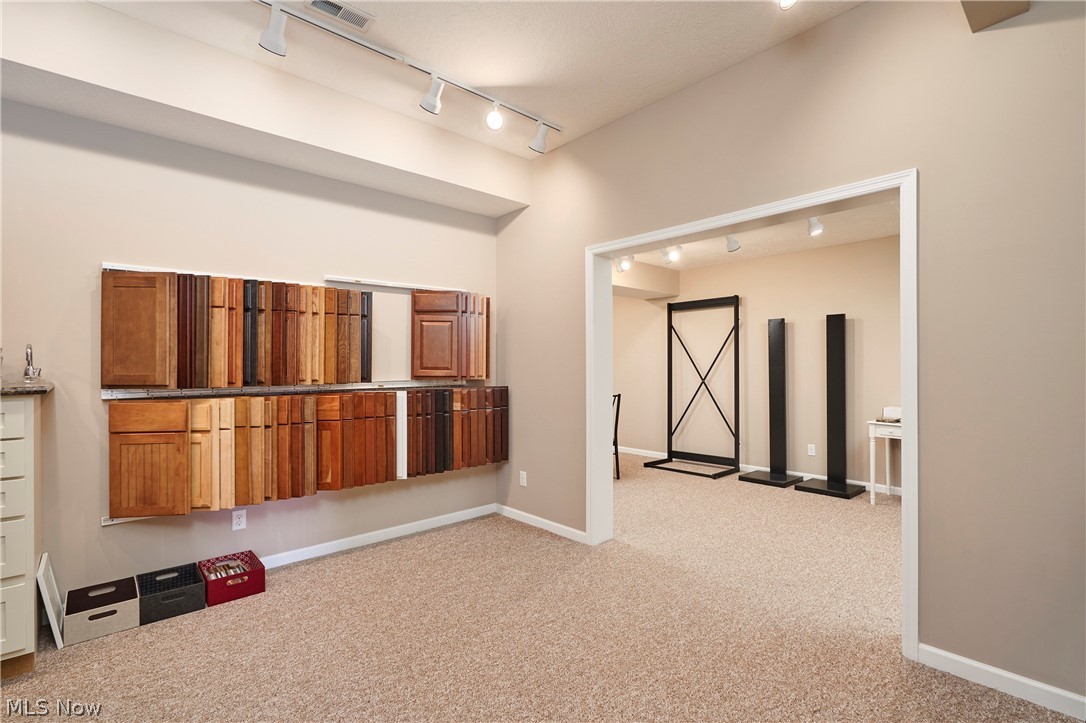 4250 Lynn Road Property Photo 16