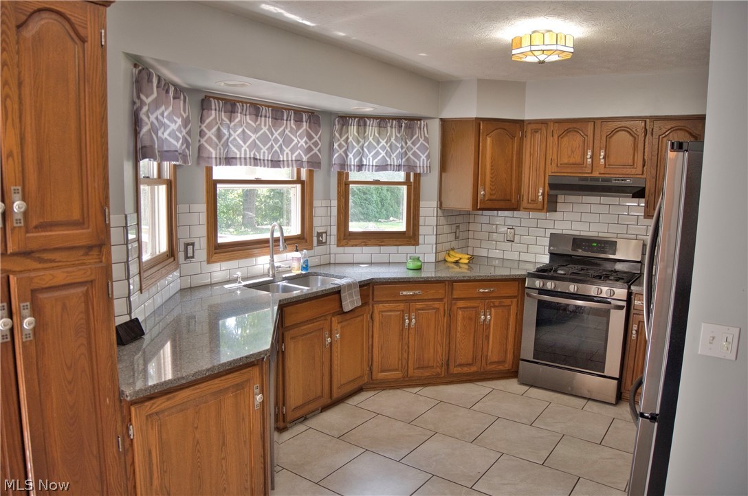 2758 Parkplace Drive Property Photo 3