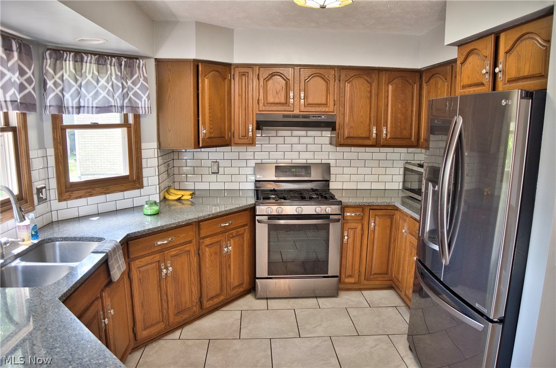 2758 Parkplace Drive Property Photo 4