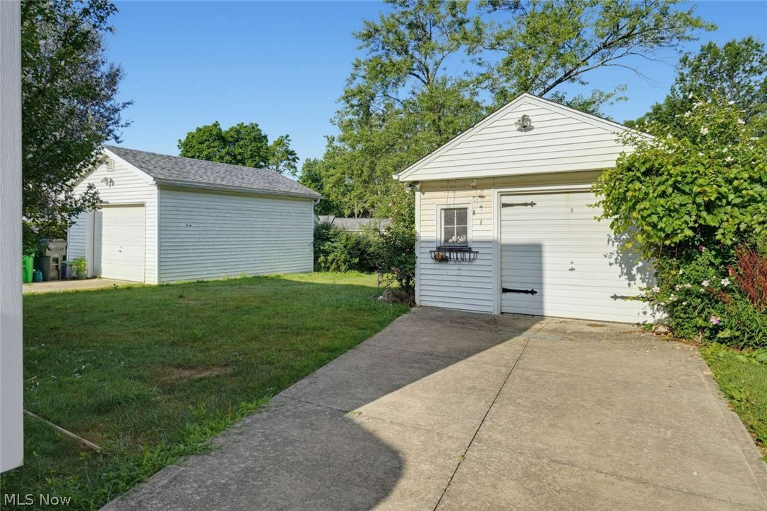 864 Lincoln Boulevard Property Photo 4